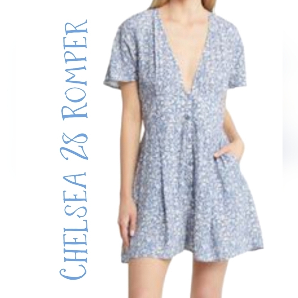 Chelsea 28 Womens Blue & White Floral Print Bailey Romper Sz 2XL Deep V-Neck